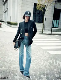 「私服に最も近いスタイル！カチッとした黒ジャケットをデニムやキャップでカジュアルダウンしているのがドストライクです。女っぽい足もとにもキュンとします」