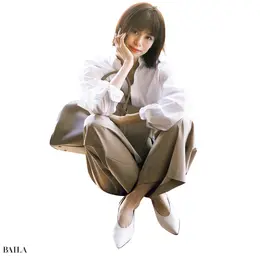 ちょいエッジィな甲深フラットで即洒落見え