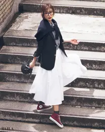 クラシックなハイカットコンバースはトラッドと相思相愛。 旬のボルドーを小粋に効かせて