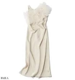 ワンピース（ショールつき）￥26400／ラグナムーン ルミネ新宿（ラグナムーン）