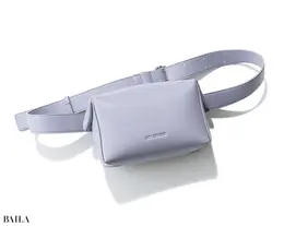 レザーなら、ラフになりすぎず大人見え。（11×18×7）￥18700／アンソロジー（アドカラム）