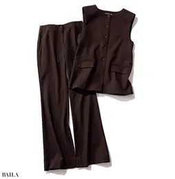 ベスト￥39600・パンツ￥33000／アモーメント