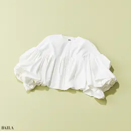 ブラウス￥31900／HER.