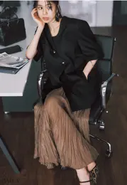 品よくモードなひとくせデザインで素敵先輩感に磨きをかけて