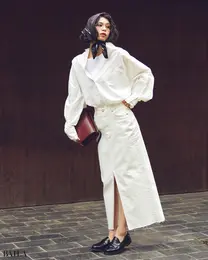 フェミニン服は 「ホワイトデニム」で