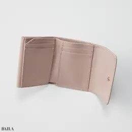プラダのミニ財布の中