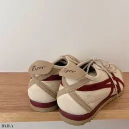 オニツカタイガーのMEXCO 66 SD VIN（BEIGE/BEET JUISE）　後ろ