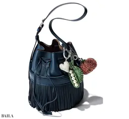 小さめショルダーバッグには「大きさより＂キラキラ＂勝負！」