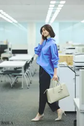 アイコニックなノットモチーフつきトートが相棒！【BAILA今日のコーデ】