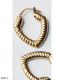 BURBERRYのフープイヤリング