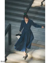 平常心のままドレスアップ、思わず快活な足取りで歩きたくなる