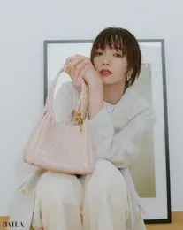 イントレチャートの「スモール パラシュート」　ボッテガ・ヴェネタ　佐藤栞里