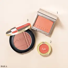 多幸感あふれるビビッドな「オレンジチーク」