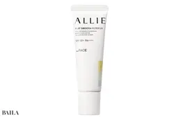 アリィー クロノビューティ フラットスムースフィルターUV SPF50+・PA++++ UV耐水性★★ 30g ￥2178（編集部調べ）／カネボウ化粧品
