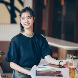 部署の飲み会▶︎袖のふくらみに可愛げを託してフレアスカートで足さばきよく