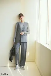 足元までグレーでまとめて高感度なグレーワントーン【BAILA今日のコーデ】