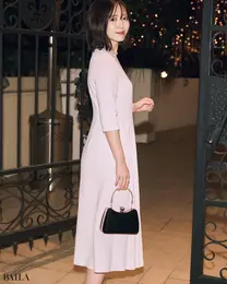 洗練度たっぷりにピンクをまといハッピーを振りまいて　