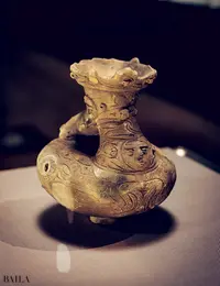 「東博コレクション展」＠東京国立博物館 　ユニークな縄文時代の 重要文化財『人形装飾付異形注口土器』（北 海道北斗市茂辺地出土、縄文時代〈後期〉・前 2000～前1000年）は、9 月7 日まで考古展示 室で展示中　