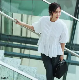 パフ袖で甘さをキープしつつ ピンタックできちんと感を強調