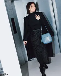 大胆な遊び心をオールブラックで即洗練