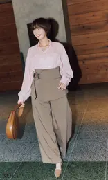 ピンクは 素材で抜くと可愛げをちょうどよく中和