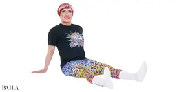 《1》脚を軽く開き前に伸ばして座る