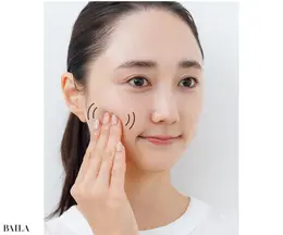 《1》食いしばりでコリ固まった咬筋を揺らす。こすらずに10秒繰り返す。