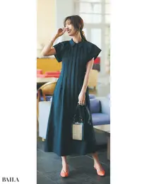 優等生な襟つきワンピースは たっぷりのギャザーで甘く振って