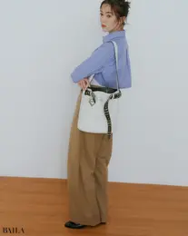 佐藤栞里　プラダ　バックル