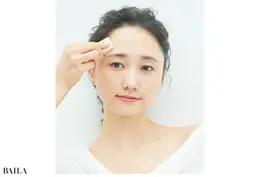 《3》最後はスポンジでおでこ＆あごを追い塗り