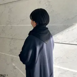 アソースメレのニットスカーフ後ろ姿