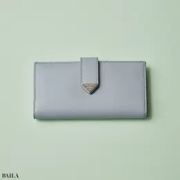 プラダの長財布