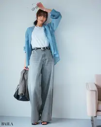 白T＋デニムはシアーシャツで大人の余裕をオン【BAILA今日のコーデ】