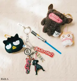 ファグラーモンスター＆『とっとこハム太郎』のマフラーちゃんのコンビ デッドストックのチャームをカスタムしてくれるフッドマートのキーホルダーはサブカル感強めでお気に入り！　セリアで購入したばつ丸くんのマスコットはどんなコーデにも合うので出番が多め