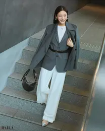 シャープな直線と色調の差異でメリハリアップ