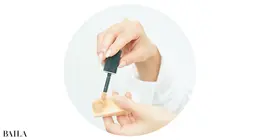 コンシーラーをスポンジに塗る