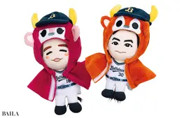 「選手ぬいぐるみキーチェーン」（￥2500）は、着せ替えも可能！