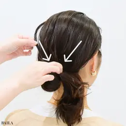 藤川美央さん  今度は少し手を上に移動させ、１２時と3時の間。１２時と9時の間の髪をつまんで引き出します。