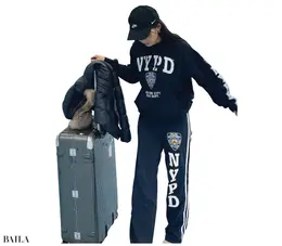 諸田景子さん （35歳）. Tops/ NYPD Pants/ NYPD Suitcase/ RIMOWA