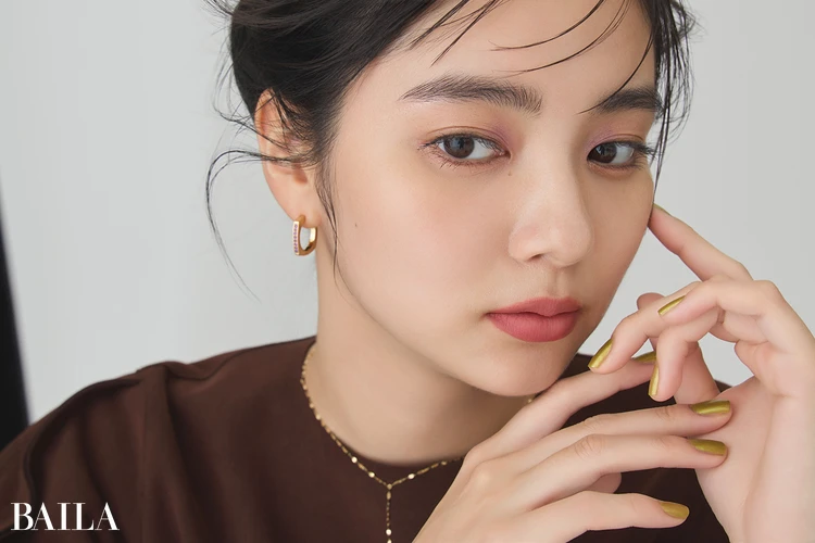 シャネル秋新色コスメで「大人のピンクメイク」　