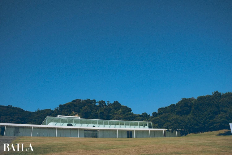 市川紗椰が横須賀美術館　「山本理顕展—コミュニティーと建築—」へ行く