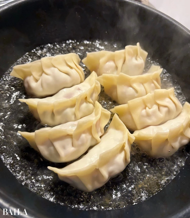 長谷川あかり トマトとしらす、大葉の夏餃子 フライパンで焼く