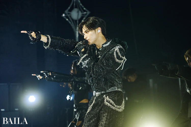 中島健人　全身ブラックの衣装にチェンジ