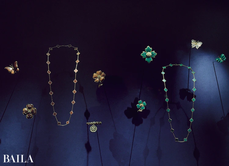 市川紗椰 「アルハンブラ」の歴史とサヴォアフ ェールを物語る展示。タイムレスな美しさをあ らためて感じさせる