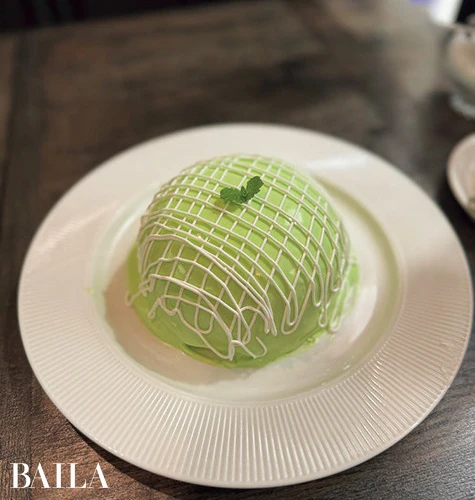 「カフェ ブリッヂ」のメロンパンケーキ