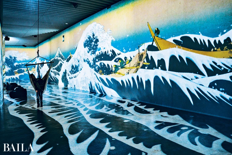 市川紗椰 「山本理顕展—コミュニティーと建築—」＠横須賀美術館 　通常は所蔵品展示を行う地階ギャラリーが会場に。吹き抜けの空間が気持ちいい