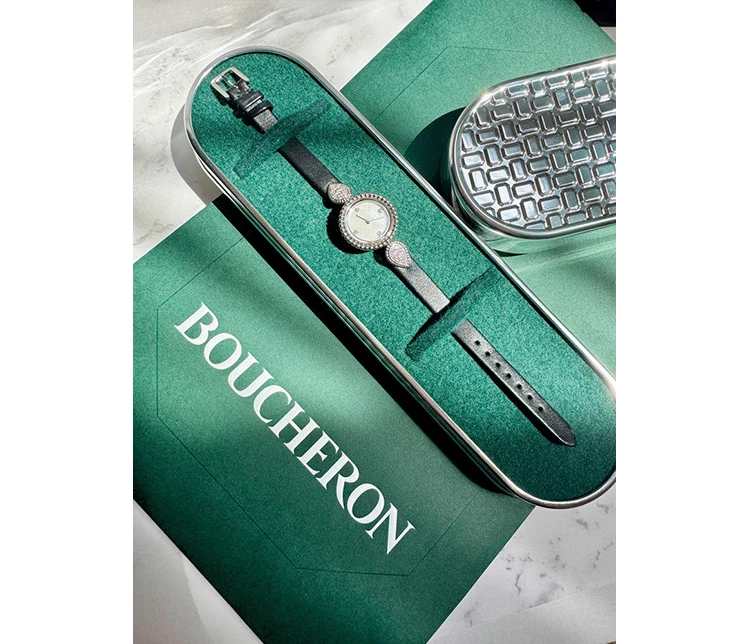 「ブシュロン」のセルパンボエムの時計