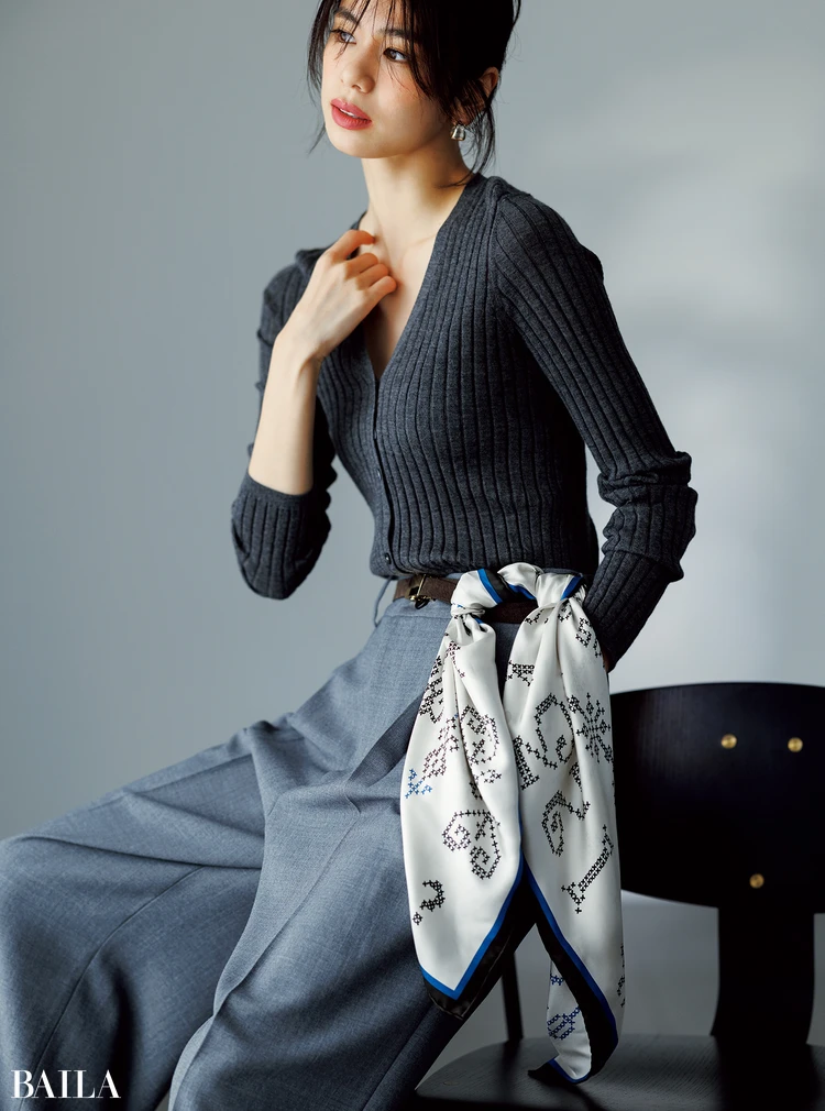 佐藤晴美 ワントーンコーデにリズムを生むウエストコンシャスの現在地