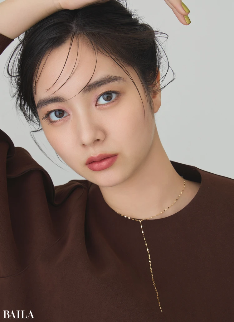 シャネル秋新色コスメで「大人のピンクメイク」　