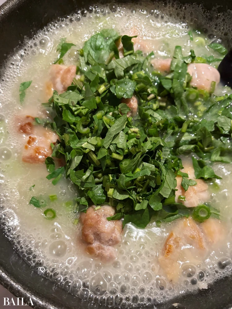 長谷川あかり　チキンレモンクレソン煮　クレソンを加える